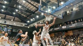 Pelita Jaya Jakarta menunjukkan dominasinya dengan mengalahkan Dewa United Banten di game pertama final Indonesian Basketball League (IBL) 2025. 