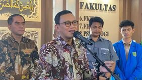 Menteri Perlindungan Pekerja Migran Indonesia (P2MI), Abdul Kadir Karding, membantah kabar yang menyebutkan tiga pelaku pelanggaran hukum di Jepang adalah Pekerja Migran Indonesia (PMI). Ia menegaskan bahwa ketiganya memang Warga Negara Indonesia.