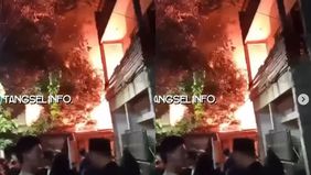 Terjadi kebakaran di Gang Sukma, Kp Bulak, Serua, Ciputat, sekitar pukul 23.15 WIB, (Dekat Rusunawa Serua), pada, Rabu (16/7).