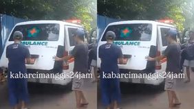 Diduga terkena angin duduk seorang pria paruh baya meninggal di gubuk jalan swadaya arah tipar bambu pada hari jum’at pada pukul 09.00 pagi tadi.