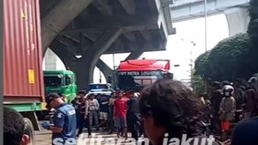 Sementara drivernya selamat dari kecelakaan maut tersebut.