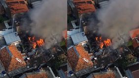 Kebakaran terjadi pagi hari ini di Jalan Kutilang, Kelurahan Bukit Duri, Kecamatan Tebet, Jakarta Selatan.