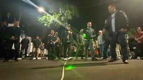 Kepala Kepolisian Daerah (Kapolda) Jawa Barat, Irjen Pol Rudi Setiawan, turun langsung ke lokasi untuk melakukan olah tempat kejadian perkara (TKP) dalam pesta rakyat yang digelar di area Pendopo Kabupaten.