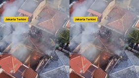 Kebakaran terjadi di komplek perumahan Patal Senayan yang berlokasi di Jalan Masjid IV, Grogol Utara, Kebayoran Lama, Jakarta Selatan, pada Minggu (20/7) sekira pukul 15.50 WIB. Saat ini sudah dalam penanganan petugas Damkar.
