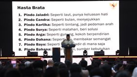 Presiden RI Prabowo Subianto menyampaikan pesan mendalam tentang nilai-nilai kepemimpinan yang ideal dalam budaya Indonesia, yaitu harus seperti bumi, diinjak tapi tetap memberi kehidupan.