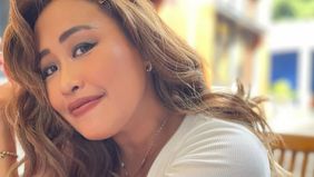 Pinkan Mambo ngaku sedih lantaran dirinya dihujat 12 ribu orang usai salah satu food vlogger mengkritik soal donat viral milik Pinkan Mambo.