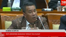 Hotman menjadikan contoh saat pemanggilan Presiden ke-6 RI Joko Widodo di Polda Metro Jaya dalam kasus ijazah palsu. Hotman menilai, pengacara Jokowi hanya bisa duduk diam. Kondisi itu membuat kuasa hukum tak memiliki harga diri.


