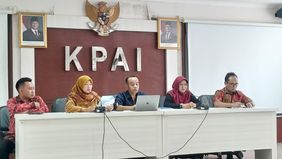 Sebuah video viral di media sosial memicu keprihatinan publik setelah menampilkan aksi kekerasan terhadap seorang siswa di salah satu sekolah di Desa Sumberurip, Kecamatan Doko, Kabupaten Blitar, Jawa Timur. Dalam video tersebut, korban diduga menjad
