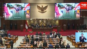 Dewan Perwakilan Rakyat (DPR) RI melakukan pergantian antarwaktu (PAW) terhadap anggota dari Fraksi PDI Perjuangan (PDIP) DPR RI. Wakil Ketua DPR RI Adies Kadir menyampaikan ini dalam Rapat Paripurna DPR RI ke-25 Masa Persidangan IV Tahun Sidang 2024