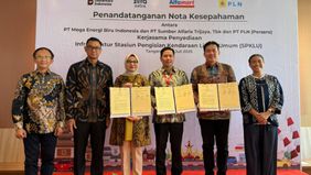 Adopsi kendaraan listrik dan membangun akses infrastruktur yang merata — dari pusat kota hingga wilayah pelosok. 
