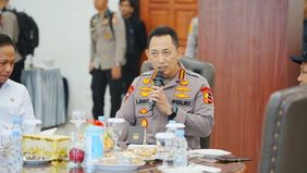 Kepala Kepolisian Republik Indonesia, Jenderal Pol. Listyo Sigit Prabowo, memberikan instruksi tegas kepada Polda Riau untuk segera merespons setiap temuan titik api kebakaran hutan dan lahan (karhutla) di wilayah mereka. 