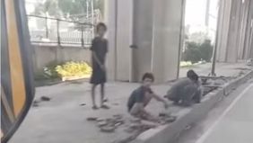 Sejumlah ruas jalan di kawasan Koja hingga Cilincing mendadak gelap gulita setiap malam. Penyebabnya bukan karena gangguan teknis, melainkan aksi pencurian kabel penerangan jalan umum (PJU) yang dilakukan oleh kawanan maling.