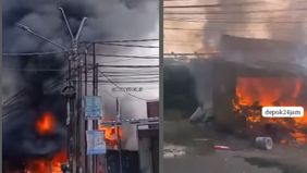 Telah terjadi kebakaran di Jalan Krukut Raya, dekat J&T Express, sore ini (25/7) sekitar pukul 16.10 WIB. Petugas pemadam kebakaran sudah meluncur untuk melakukan penanganan. Belum diketahui penyebab maupun apakah ada korban dalam peristiwa ini.