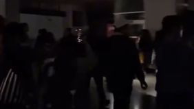 Stasiun Manggarai, salah satu pusat transportasi tersibuk di Jakarta, mendadak gelap gulita akibat pemadaman listrik mendadak pada Jumat malam, 25 Juli 2025.