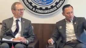 Menteri Koordinator Bidang Infrastruktur dan Pembangunan Kewilayahan (Menko IPK), Agus Harimurti Yudhoyono (AHY), menerima kunjungan Duta Besar Swiss untuk Indonesia, Olivier Zehnder, beserta jajaran, pada Senin pagi, 21 Juli 2025 di kantor Kemenko I