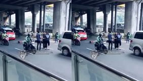Driver tersebut dikabarkan terlindas oleh sebuah truk yang melintas.. Belum diketahui kronologi peristiwa sebenarnya dan identitas korban..