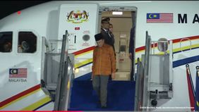 Perdana Menteri (PM) Malaysia, Anwar Ibrahim, tiba di Pangkalan Udara TNI AU (Lanud) Halim Perdanakusuma, Jakarta, pada Senin malam, 28 Juli 2025.