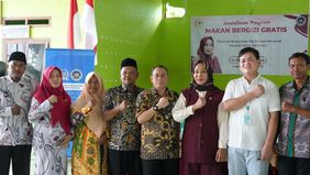 Acara sosialisasi program MBG dihadiri oleh anggota Komisi IX DPR RI Eko Kurnia Ningsih, Analis Kebijakan Madya SDM Setdep BGN Mochamad Halim, Tauwas, dan Camat Pinang Raya Soini.