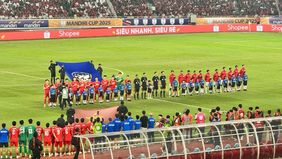 Timnas U23 Indonesia harus mengakui keunggulan sementara Vietnam di babak pertama laga final Piala AFF U23 2025. Bermain di Stadion Utama Gelora Bung Karno (SUGBK), Jakarta, Garuda Muda tertinggal 0-1 lewat gol tunggal Nguyen Cong Phuong pada menit k