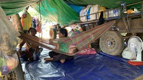 Pemerintah Kamboja meminta Thailand untuk segera memulangkan 20 tentaranya yang diklaim telah ditangkap hanya beberapa jam setelah kedua negara menyepakati gencatan senjata guna mengakhiri bentrokan di wilayah perbatasan.