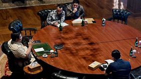 Presiden Republik Indonesia Prabowo Subianto melakukan pengecekan kesiapan serta perkembangan terkini program kerja para Menteri Kabinet Merah Putih dalam sebuah pertemuan yang digelar di Hambalang dan secara daring melalui video conference, Jumat, 1