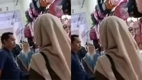 Sebuah video viral menghebohkan media sosial, memperlihatkan seorang emak-emak di Pasar Padalarang, Kabupaten Bandung Barat, menuduh pemilik toko mencuri dompetnya.