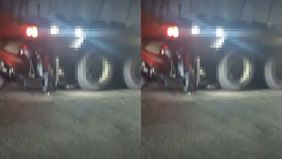 Pengendara motor menabrak Truk ODOL yang sedang ganti Ban di Jalan Raya Loji , tepatnya deket lapangan sepakbola Kereteg, desa Tamanmekar, Kecamatan Pangkalan, Karawang.