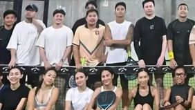 Rumah tangga Azizah Salsha dan pesepakbola Pratama Arhan kembali menjadi sorotan publik. Kali ini, sorotan datang usai beredarnya foto Azizah yang terlihat satu frame dengan mantan kekasihnya, Philo Paz Armand, saat bermain padel.