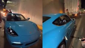 Sebuah insiden lalu lintas yang melibatkan mobil mewah Porsche 718 Cayman dan sebuah truk belakangan viral di media sosial. Kejadian tersebut bukan viral karena kerusakannya, melainkan karena sikap luar biasa dari sang pemilik Porsche yang membuat ba
