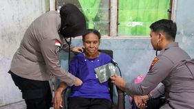 Kegiatan dipimpin oleh Ipda Syahri Mahyudin, dari Satgas Humas Ops Damai Cartenz, bersama Ipda dr. Chintya Widodo dari Subsatgas Kesehatan Satgas Banops Damai Cartenz.