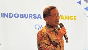 Kunci utama keberhasilan IX bisa mencapai 10.725 Ton dalam pekan pertama adalah likuiditas
perdagangan. Oleh karena itu, kami memastikan bahwa mekanisme transaksi di bursa
melibatkan market maker yang kredibel dan memiliki jaringan kuat.