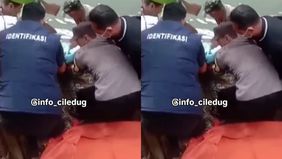 Seorang warga yang tengah memancing di sekitar lokasi menjadi orang pertama yang melihat jasad pria tersebut terbawa arus air dalam kondisi tidak bernyawa.
