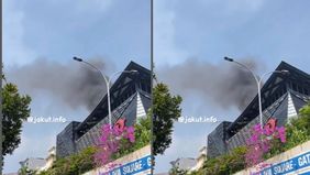 Kebakaran di sebuah ruko elektronik di area Mall Mangga Dua Square, Gunung Sahari, Jakarta. Pada Senin pagi sekitar pukul 10:00 WIB.
