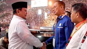 Wakil Ketua Majelis Permusyawaratan Rakyat (MPR) RI, Eddy Soeparno, menegaskan pentingnya menjaga posisi bendera Merah Putih sebagai simbol tertinggi negara, terlepas dari bentuk kreativitas yang berkembang dalam masyarakat. 