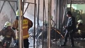 Kebakaran yang melanda sebuah ruko di kawasan Mangga Dua Square, tepatnya di Jalan Gunung Sahari, Kelurahan Ancol, Kecamatan Pademangan, Jakarta Utara, berhasil dipadamkan dalam waktu sekitar tiga jam, menurut keterangan Suku Dinas Penanggulangan Keb