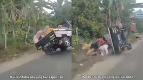 Sebuah kecelakaan tunggal yang melibatkan mobil pickup pengangkut penumpang terjadi di kawasan Malakaji, Kecamatan Tompobulu, Kabupaten Gowa, pada Minggu siang, 3 Agustus 2025.
