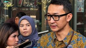 KPK memanggil Maman Suherman (MS), mantan Kepala Biro Umum dan Pengadaan di Kementan, untuk diperiksa sebagai saksi dalam penyidikan dugaan korupsi pengadaan sarana dan fasilitas pengolahan karet pada periode anggaran 2021 hingga 2023.