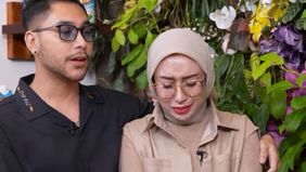 Reza Gladys akhirnya buka suara mengungkap soal kondisi keluarganya, dan mengakui jika ibunya alami gangguan jiwa.