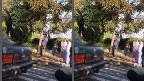 Menurut keterangan warga, pohon besar tiba-tiba roboh dan menimpa kendaraan yang sedang melintas. Korban ojol mengalami luka akibat tertimpa bagian batang pohon.