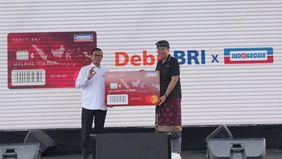 PT Bank Rakyat Indonesia (Persero) Tbk atau BRI terus memperkuat kolaborasinya dengan berbagai mitra strategis dalam menghadirkan solusi keuangan yang relevan dan inklusif. Salah satunya diwujudkan melalui peluncuran Kartu Debit Co-Branding BRI – Ind