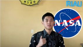 Prestasi membanggakan datang dari Riau. Seorang siswa kelas 12 SMA Metta Maitreya, Alexsandro Alvino, berhasil meraih penghargaan dari badan antariksa Amerika Serikat, NASA, atas keberhasilannya menemukan kerentanan dalam sistem keamanan lembaga ters