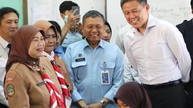 Menteri Pertahanan Singapura, Chan Chun Sing, melakukan kunjungan ke Satuan Pelayanan Pemenuhan Gizi (SPPG) Khusus Koja di Jakarta Utara, Rabu, 6 Agustus 2025.