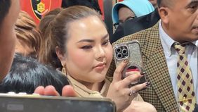 Sebelumnya, Ridwan Kamil berharap hasil tes menyelesaikan segala persoalannya dengan mantan model panas Lisa Mariana. Hal itu dinyatakannya usai menjalani tes DNA di Bareskrim.