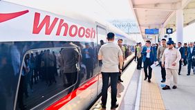 Suasana hangat menyelimuti Stasiun Padalarang saat Presiden RI Prabowo Subianto kembali ke Jakarta usai menjalankan kunjungan kerja di Jawa Barat
