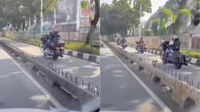 Aksi rombongan motor gede (moge) yang nekat melintas di jalur khusus Transjakarta di kawasan Jakarta Barat kembali menjadi sorotan publik. Rekaman peristiwa itu viral di media sosial dan menuai kritik tajam dari warganet karena dianggap melanggar atu