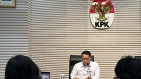 Komisi Pemberantasan Korupsi (KPK) menetapkan dua anggota DPR RI, Heri Gunawan (HG) dan Satori (ST), sebagai tersangka dalam kasus dugaan korupsi penyaluran dana tanggung jawab sosial (CSR) dari Bank Indonesia (BI) dan Otoritas Jasa Keuangan (OJK).