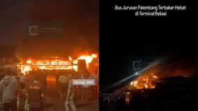 Sebuah bus antar kota jurusan Palembang mengalami kebakaran di Terminal Induk Bekasi, Jawa Barat, pada Jumat malam, 8 Agustus 2025. Peristiwa tersebut terjadi saat kendaraan sedang terparkir di area belakang pangkalan Sumatera terminal tersebut.