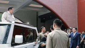 Momen unik dan mengundang tawa terjadi saat Wakil Menteri Komunikasi dan Digital, Angga Raka Prabowo dihalau oleh anggota Pasukan Pengamanan Presiden (Paspampres) ketika hendak mendekati Presiden Prabowo Subianto.