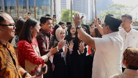 Suasana hangat menyelimuti lobi hotel tempat Presiden Republik Indonesia, Prabowo Subianto singgah selama berada di Singapura.