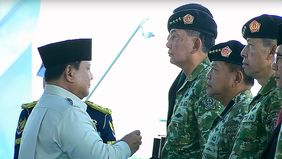 Presiden Prabowo Subianto menganugerahkan pangkat kehormatan bintang empat kepada Menteri Pertahanan Jenderal TNI (Purn) Sjafrie Sjamsoeddin dan Kepala Badan Intelijen Negara (BIN) Jenderal TNI (Pun) M. Herindra.